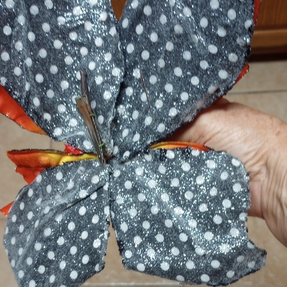 Butterfly Skull Ornament - Picture 2 of 4